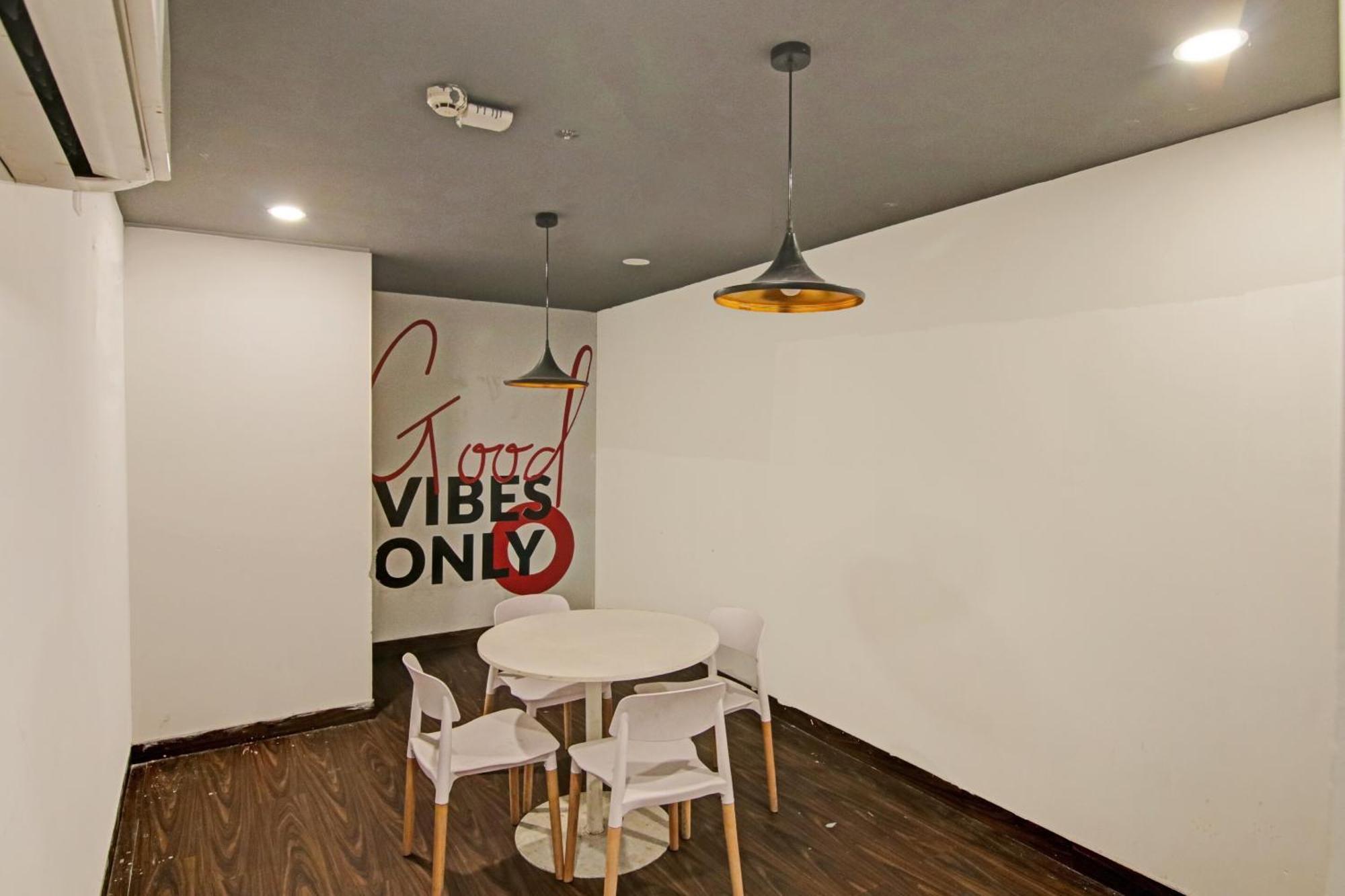 Hotel Collection O Slf Mall Sector 30 Faridabad Exterior foto