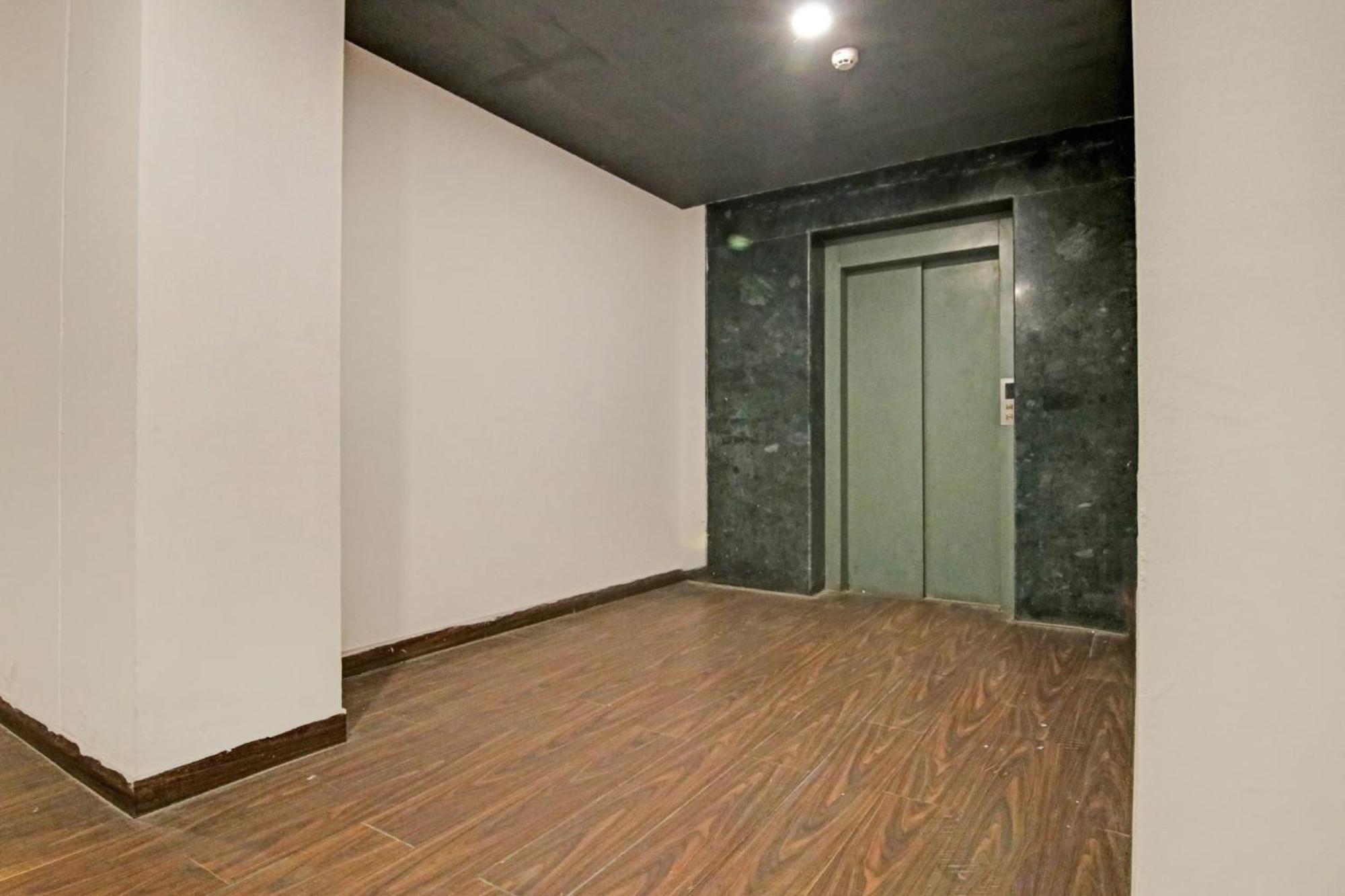 Hotel Collection O Slf Mall Sector 30 Faridabad Exterior foto